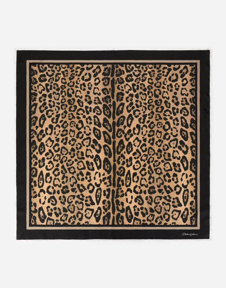 Dolce & Gabbana Fular 90 x 90 en sarga estampado leopardo