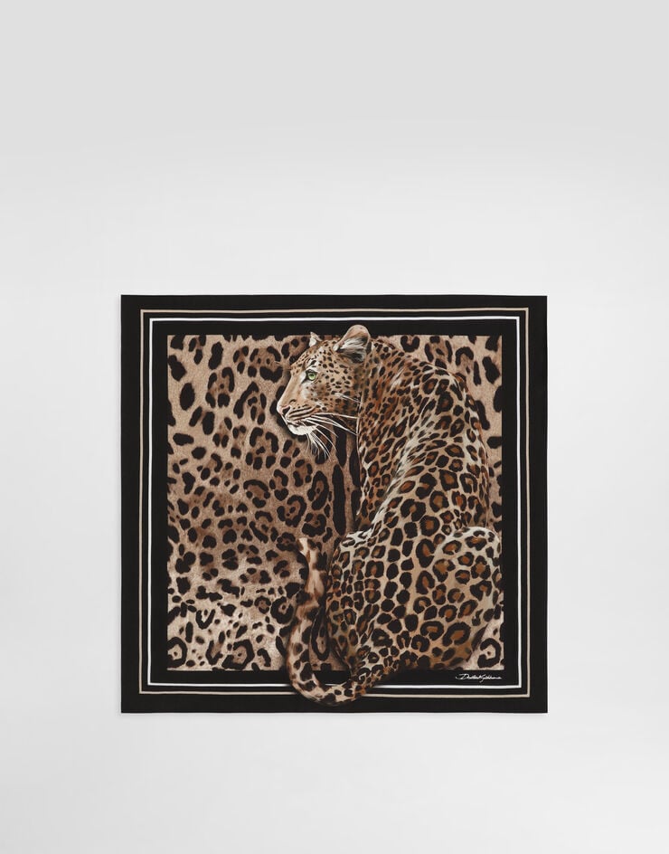 Dolce & Gabbana Fular en sarga de seda con estampado leopardo 50 x 50