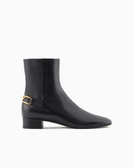 Armani Botín bajo de napa con placa de águila