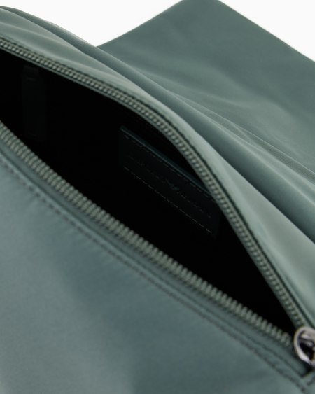 Armani Bolso Bandolera Con Solapa De Nailon Reciclado ASV