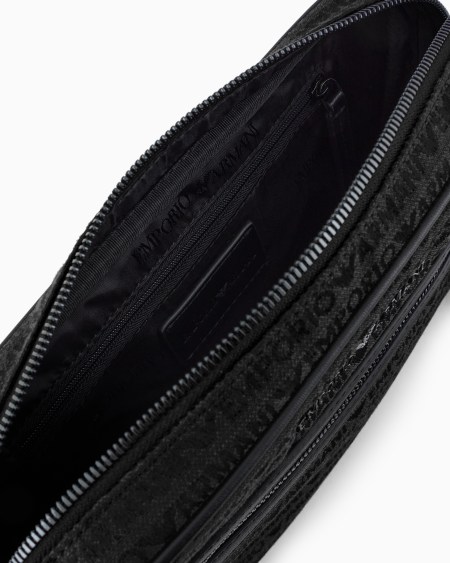 Armani Bolso Bandolera De Tejido Jacquard Con Inscripción Por Toda La Superficie