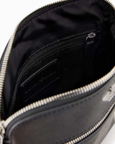 Armani Bolso Bandolera Plano De Piel Saffiano Regenerada Con Placa De águila ASV