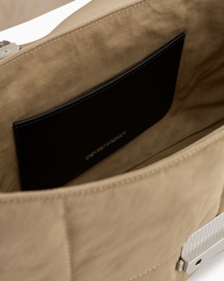 Armani Bolso De Hombro Baguette Grande En Nailon Acolchado