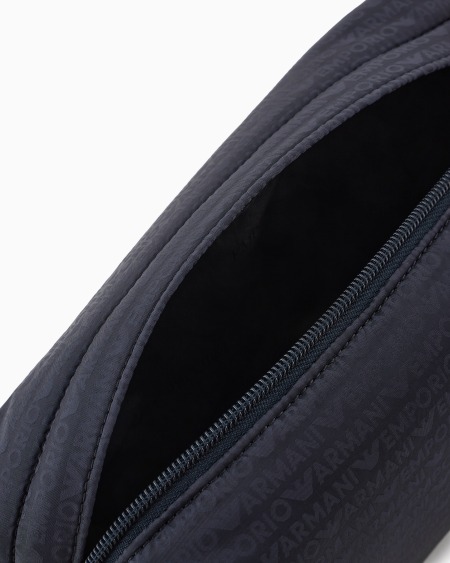 Armani Bolso De Mano En Nailon Con Inscripción Integral De Logotipo En Tejido Jacquard