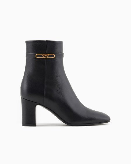 Armani Bota de media caña de napa con placa de águila
