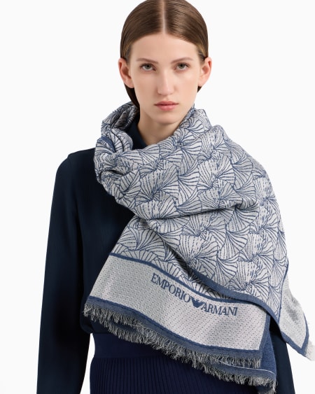 Armani Estola Con Fantasía Integral Gingko En Tejido Jacquard