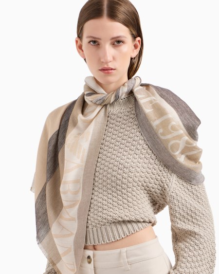 Armani Estola Con Motivo Vertical Y Logotipo Since 1981 En Tejido Jacquard