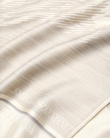 Armani Estola En Mezcla De Modal Con Diseño De Caballo En Tejido Jacquard