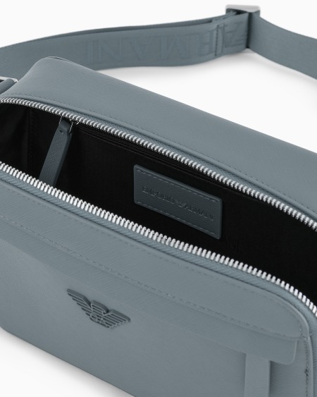 Armani Minifunda Para Cámara De Piel Saffiano Regenerada Con Placa De águila ASV