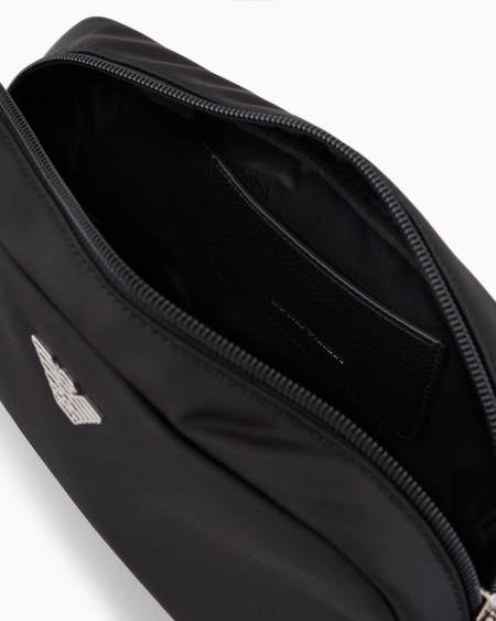 Armani Neceser Mediano De Nailon Reciclado Con Placa De águila ASV