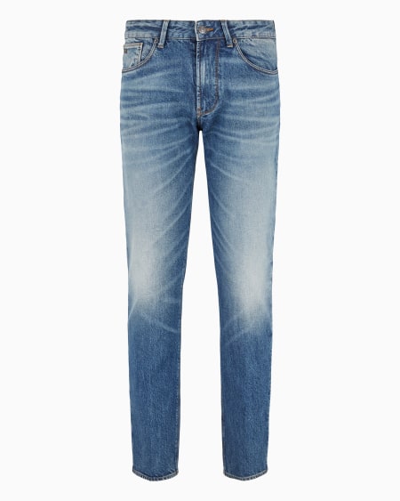 Armani Vaqueros J06 slim fit en denim elástico con lavado aclarado y tratamiento efecto sucio