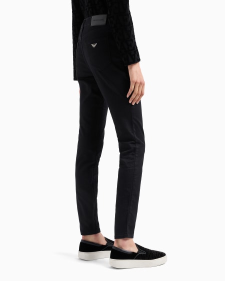 Armani Vaqueros J20 De Cintura Alta Y Pernera Superajustada En Denim Elástico