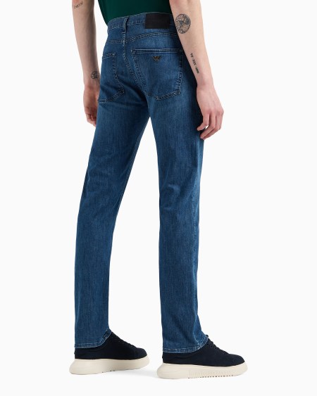 Armani Vaqueros J45 Regular Fit En Denim De 8 onzas Con Lavado Efecto Usado