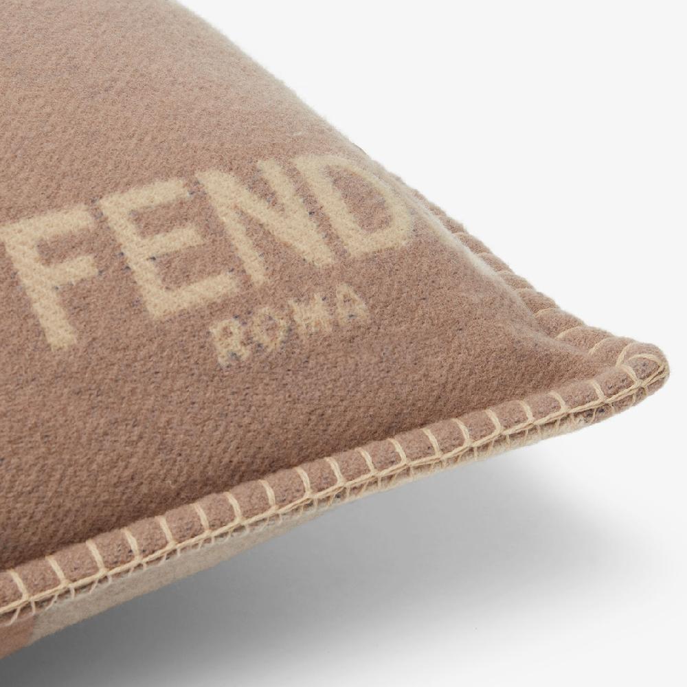 Fendi Cojín FF