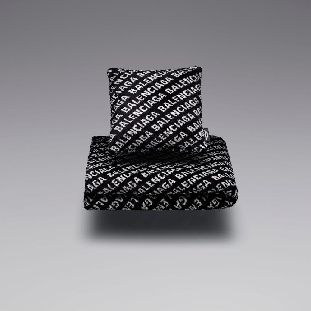 Balenciaga Manta Allover Logo En Negro