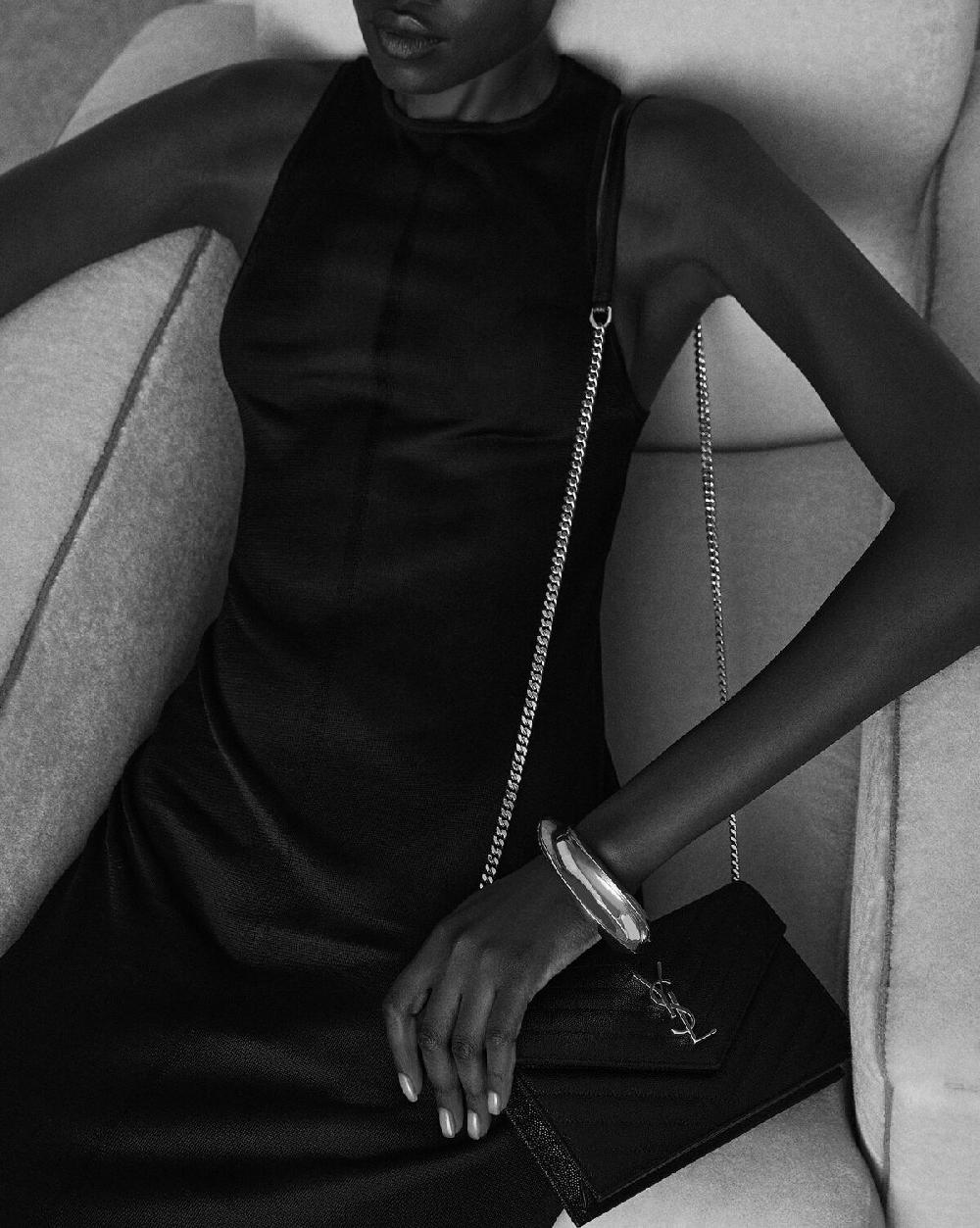 Saint Laurent Cartera Tipo Sobre Con Cadena Cassandre De Charol