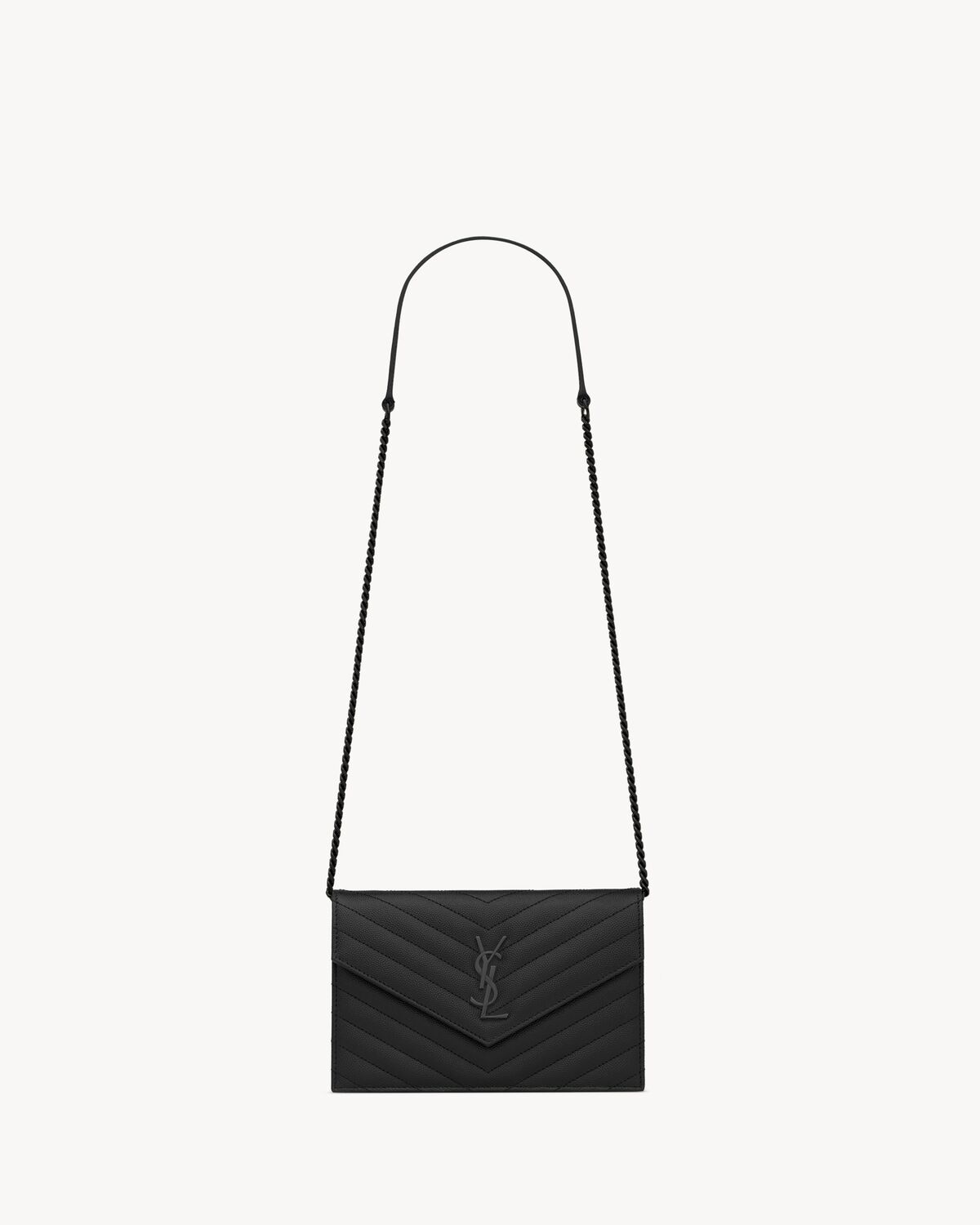 Saint Laurent cartera tipo sobre con cadena cassandre de piel efecto grain de poudre