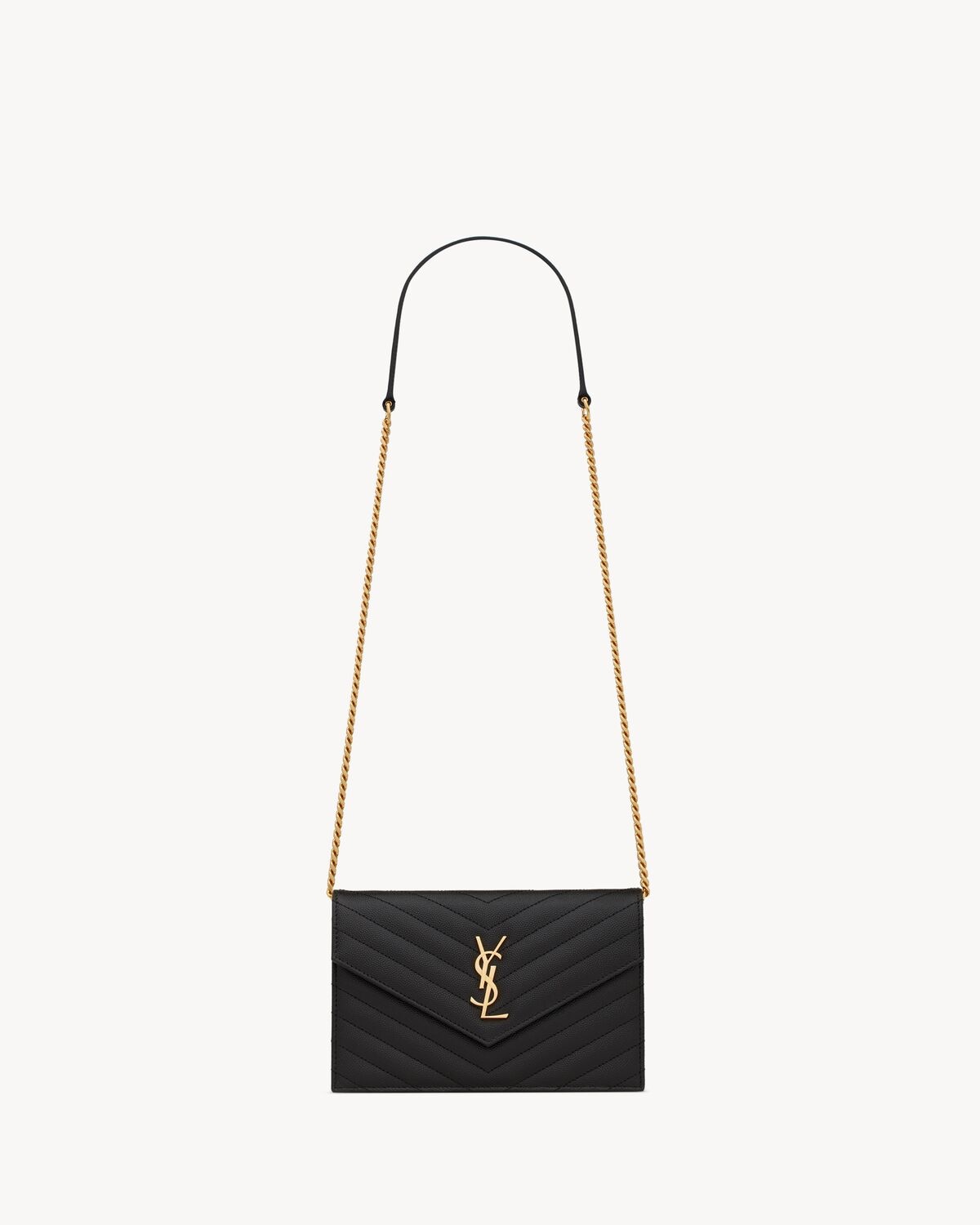 Saint Laurent cartera tipo sobre con cadena cassandre de piel efecto grain de poudre