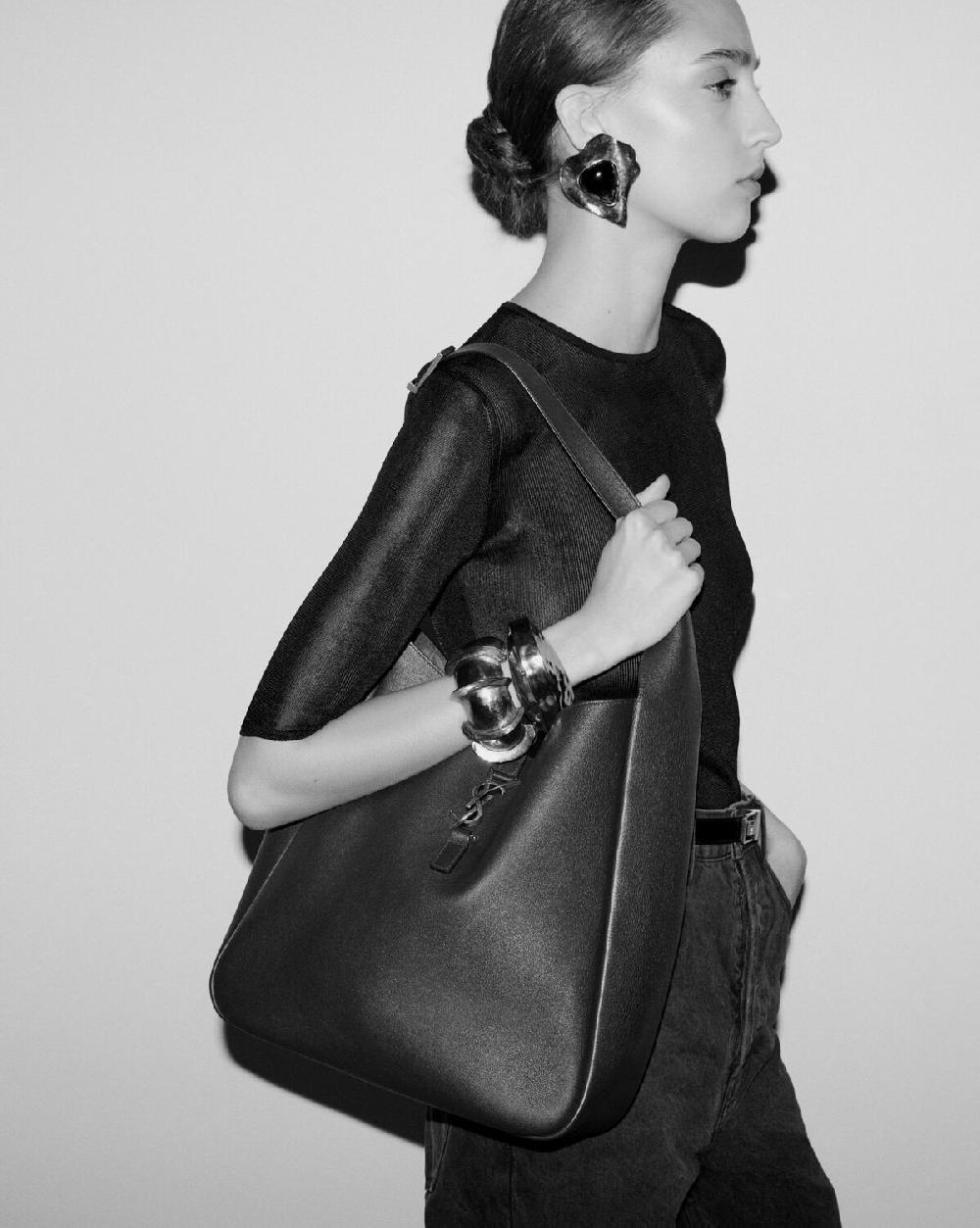 Saint Laurent Le 5 à 7 Large Flexible De Piel Granulada