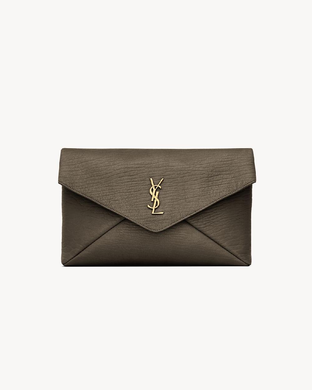 Saint Laurent pochette grande tipo sobre cassandre de piel de cordero