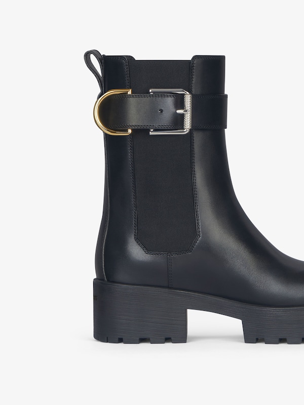 Givenchy Voyou Chelsea Boots In Leather
