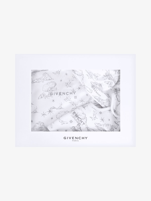 Givenchy Pyjamas Bib And Beanie In Toile De Jouy Gift Set