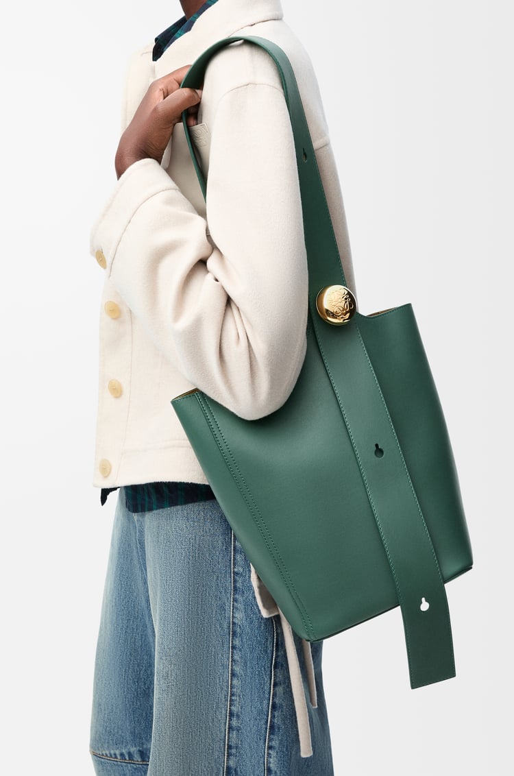 Loewe Medium Pebble Bucket In Smooth Calfskin 7 Colours