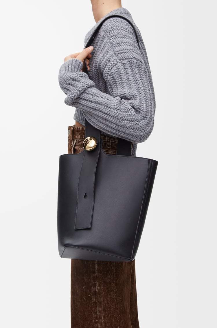 Loewe Medium Pebble Bucket In Smooth Calfskin 7 Colours