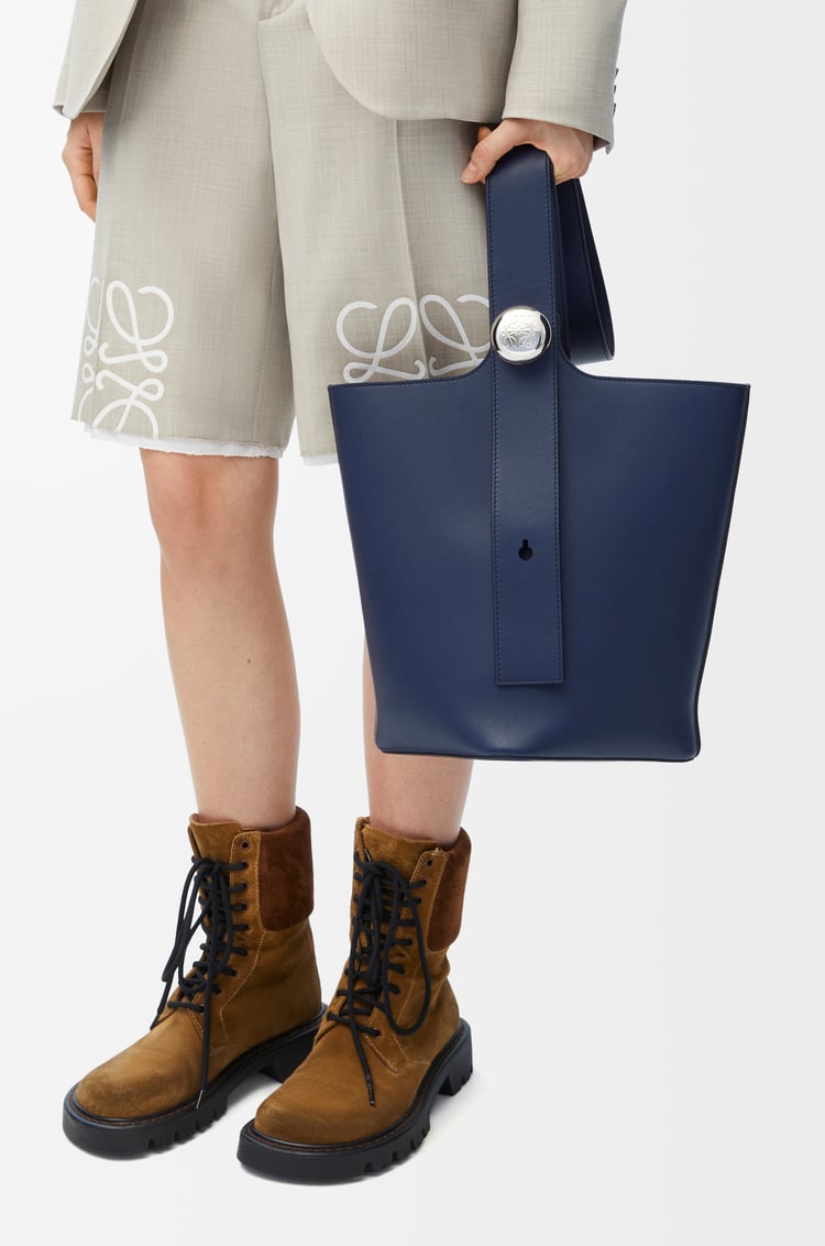 Loewe Medium Pebble Bucket In Smooth Calfskin 7 Colours