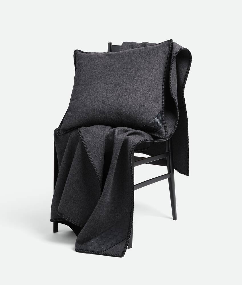 Bottega Veneta Cojín Con Parche Intrecciato