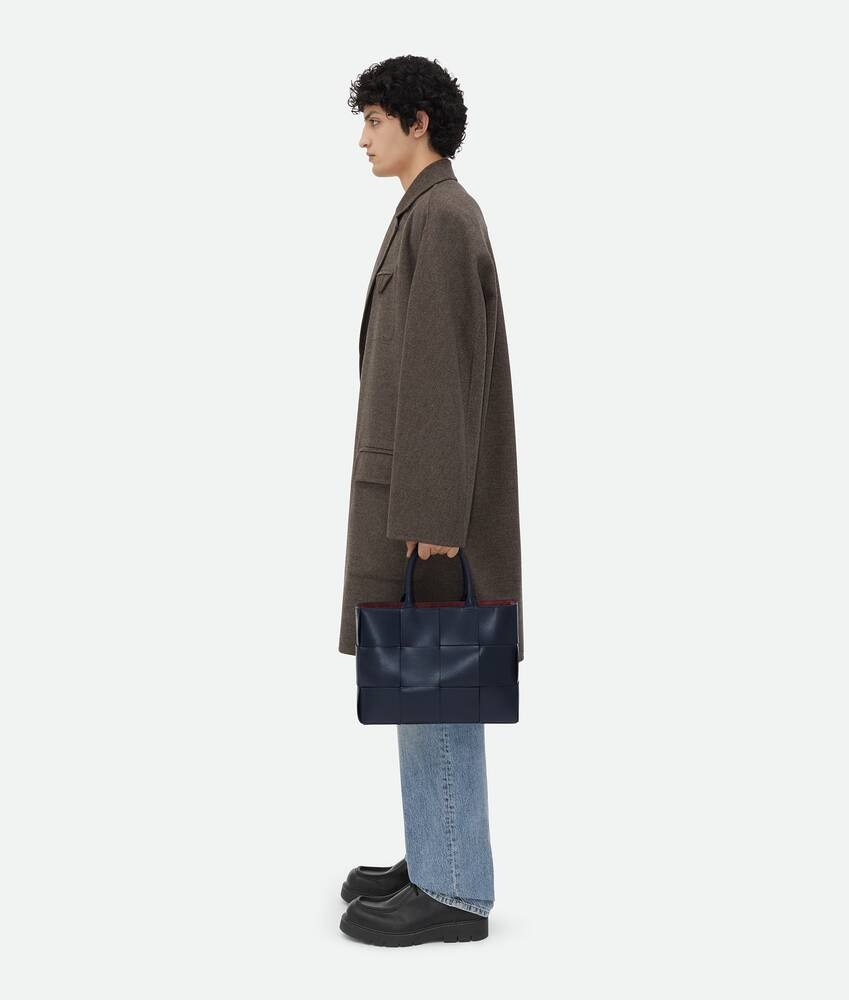 Bottega Veneta East-West Arco Tote Pequeño