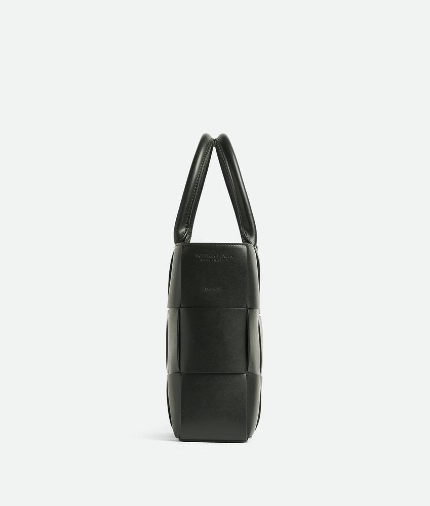 Bottega Veneta East-West Arco Tote Pequeño