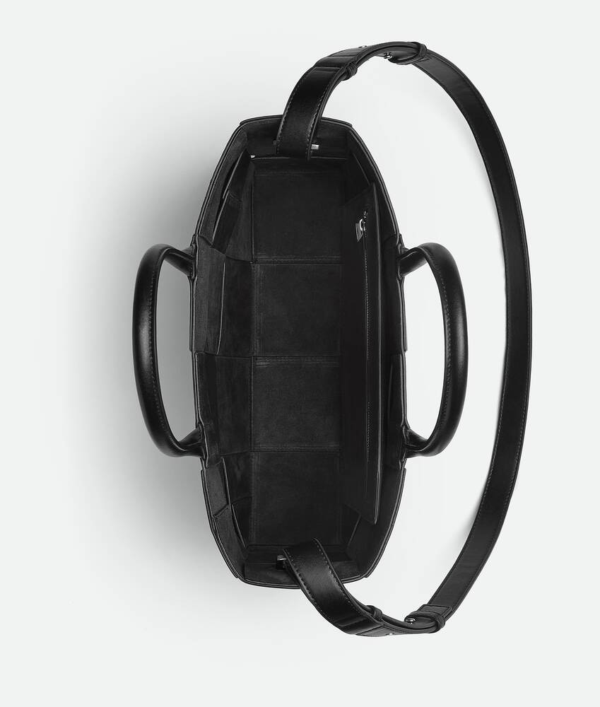 Bottega Veneta East-West Arco Tote Pequeño