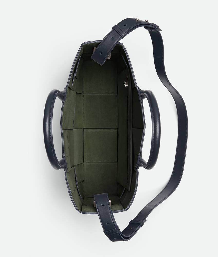 Bottega Veneta East-West Arco Tote Pequeño