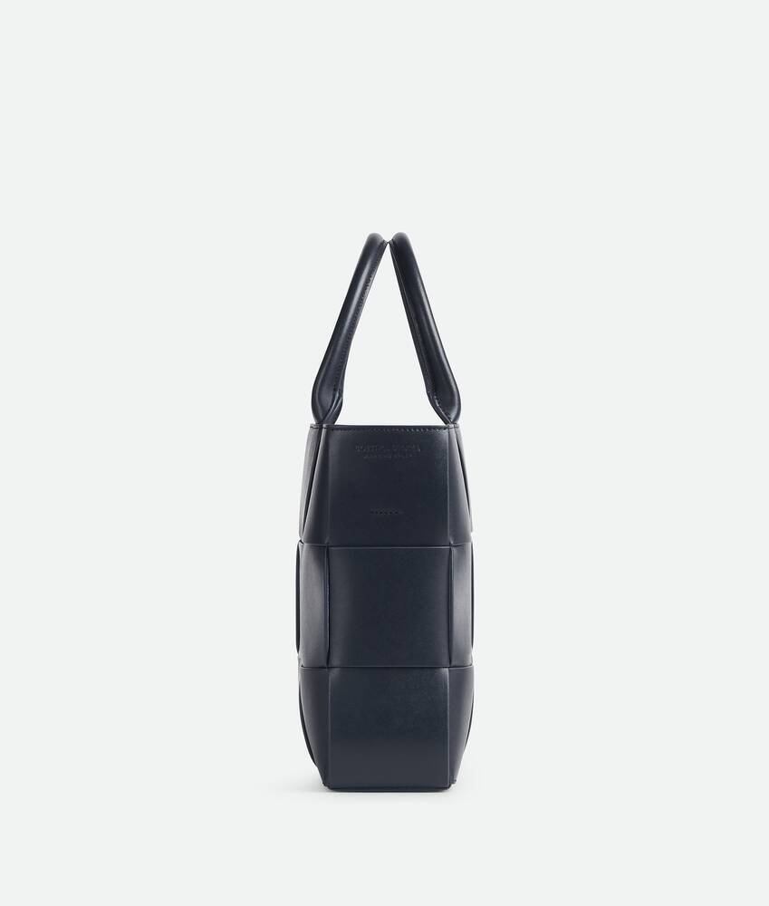 Bottega Veneta East-West Arco Tote Pequeño