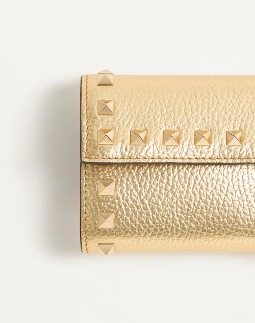 Valentino BILLETERA PLEGABLE ROCKSTUD DE CUERO GRANEADO Y LAMINADO DE BECERRO