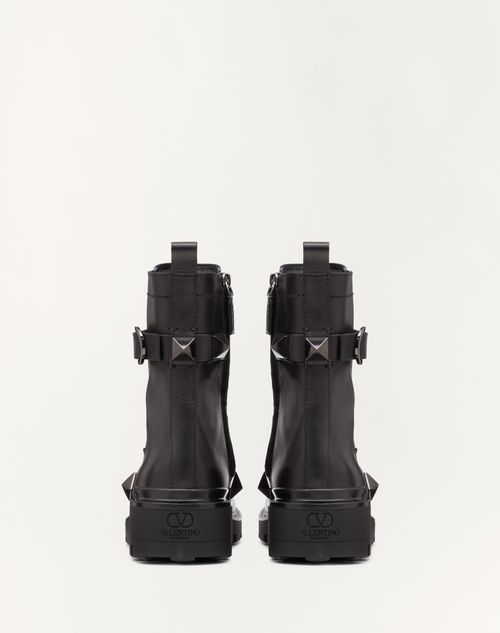 Valentino BOTAS MILITARES ROMAN STUD DE PIEL DE BECERRO CON TACHUELAS EN EL MISMO TONO Y TACÓN DE 40 MM