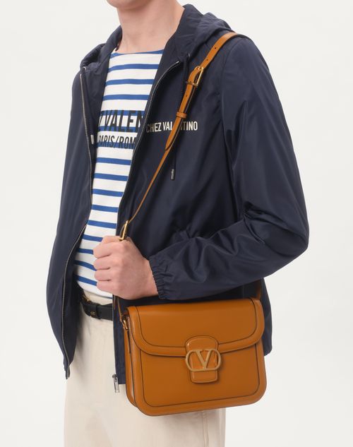 Valentino ROMPEVIENTOS DE NAILON CON CAPUCHA Y ESTAMPADO CHEZ VALENTINO