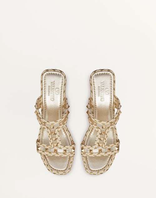 Valentino SANDALIA ROCKSTUD CUERO NAPA LAMINADO CON TACÓN EN CUÑA DE 90 MM