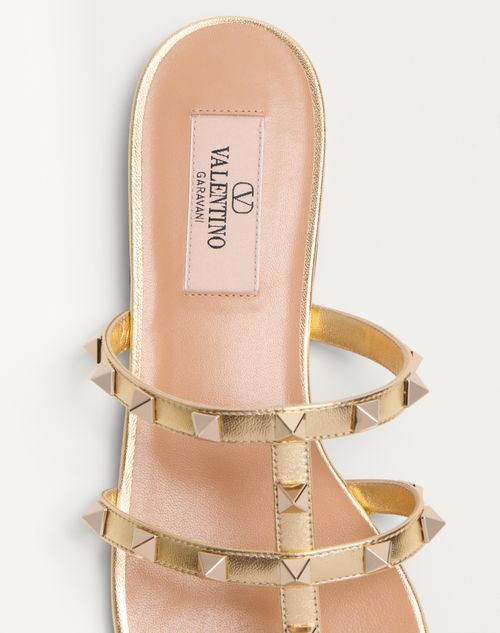 Valentino SANDALIA SIN TALÓN ROCKSTUD DE CUERO NAPA LAMINADO