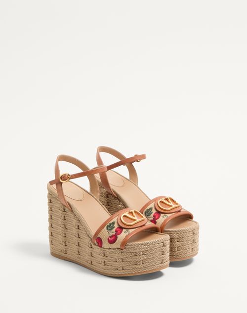Valentino SANDALIA VLOGO SIGNATURE CON MOTIVO CHERRYFIC Y TACÓN EN CUÑA DE 120 MM