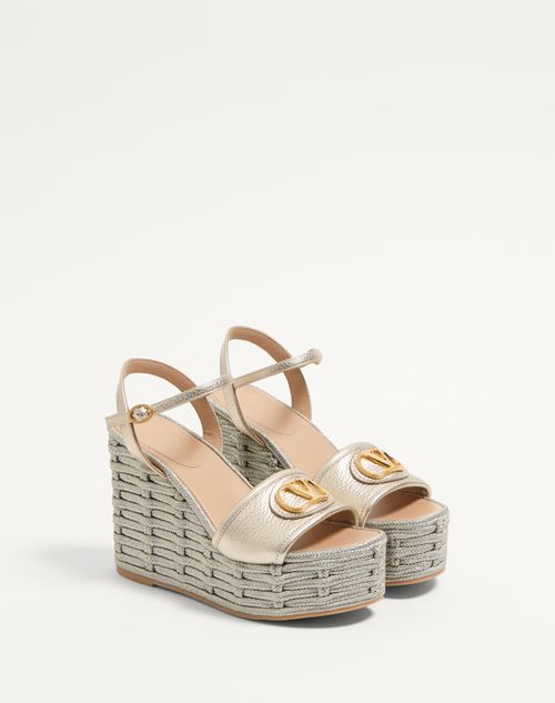 Valentino SANDALIAS CON TACÓN EN CUÑA CON VLOGO SIGNATURE EN CUERO DE BECERRO GRANULADO LAMINADO DE 120 MM