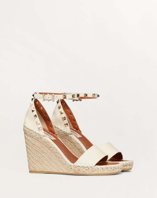 Valentino SANDALIAS DE CUÑA ROCKSTUD DOUBLE DE PIEL DE BECERRO GRANULADA CON TACÓN DE 105 MM