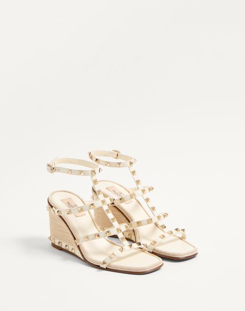 Valentino SANDALIAS ROCKSTUD CON TACÓN DE CUÑA DE CUERO DE BECERRO CON BORDADO CORNELY DE 80MM