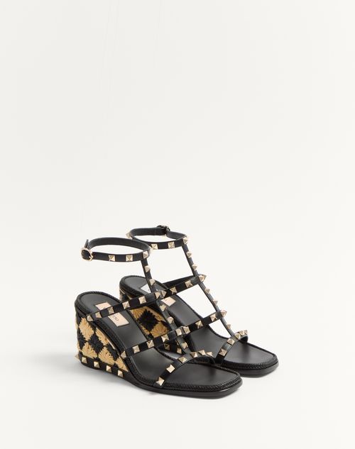 Valentino SANDALIAS ROCKSTUD CON TACÓN DE CUÑA DE CUERO DE BECERRO CON BORDADO DE CUADROS Y TACÓN DE 80 MM