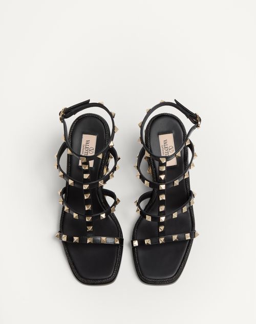 Valentino SANDALIAS ROCKSTUD CON TACÓN DE CUÑA DE CUERO DE BECERRO CON BORDADO DE CUADROS Y TACÓN DE 80 MM