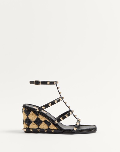 Valentino SANDALIAS ROCKSTUD CON TACÓN DE CUÑA DE CUERO DE BECERRO CON BORDADO DE CUADROS Y TACÓN DE 80 MM