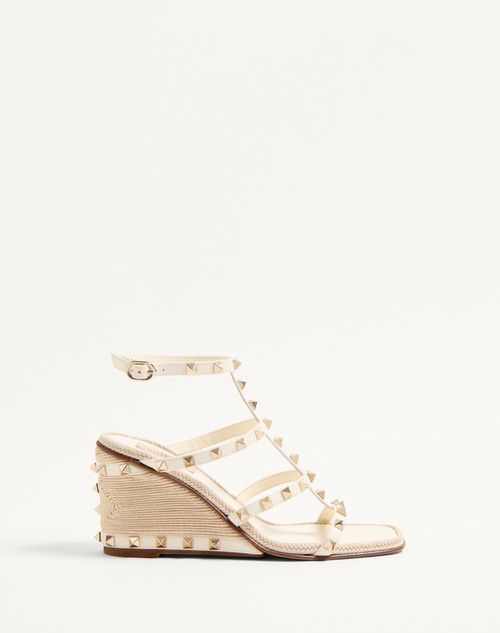 Valentino SANDALIAS ROCKSTUD CON TACÓN DE CUÑA DE CUERO DE BECERRO CON BORDADO CORNELY DE 80MM