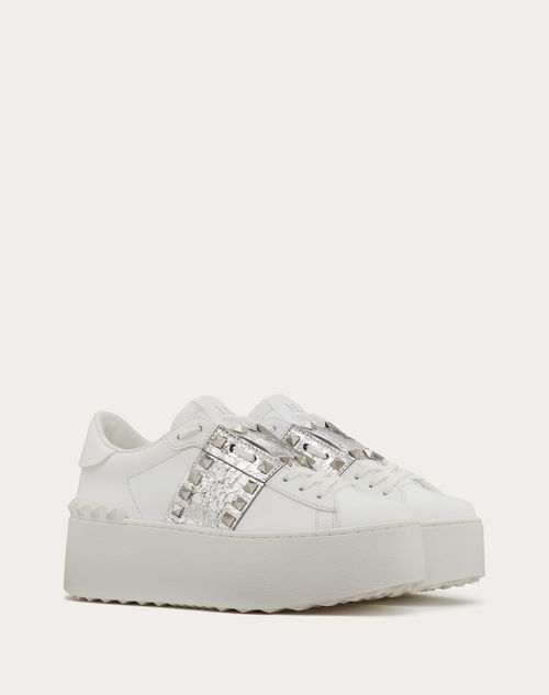 Valentino ZAPATILLA DEPORTIVA ROCKSTUD UNTITLED FLATFORM DE CUERO DE BECERRO CON BANDA METALIZADA QUE PRESENTA UN EFECTO AGRIETADO