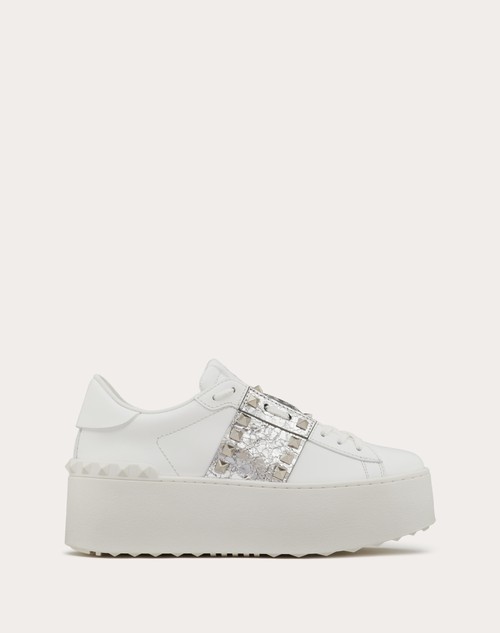 Valentino ZAPATILLA DEPORTIVA ROCKSTUD UNTITLED FLATFORM DE CUERO DE BECERRO CON BANDA METALIZADA QUE PRESENTA UN EFECTO AGRIETADO
